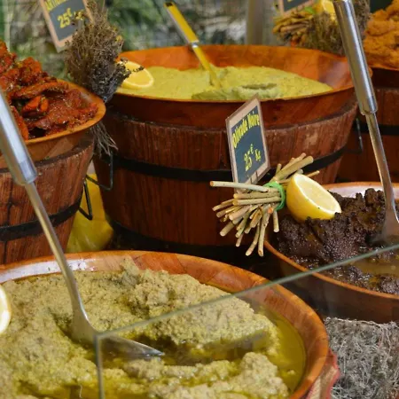 2 Pieces Avec Mezzanine Et Parking, Proche - - Fr-1-251-205