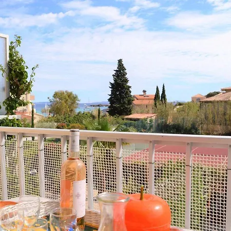Апартаменти 2 Pieces Avec Mezzanine Et Parking, Proche - - Fr-1-251-205 *