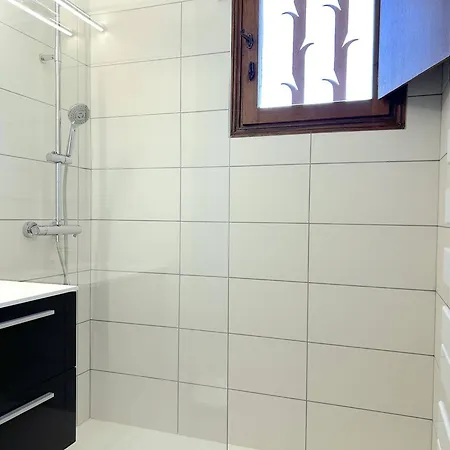 Apartmán 2 Pieces Avec Mezzanine Et Parking, Proche - - Fr-1-251-205 Le Lavandou