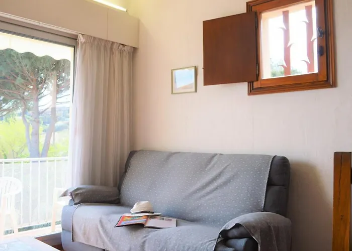 2 Pieces Avec Mezzanine Et Parking, Proche - - Fr-1-251-205 * ル・ラヴァンドゥー