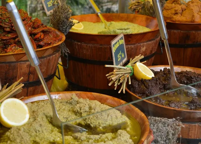 2 Pieces Avec Mezzanine Et Parking, Proche - - Fr-1-251-205