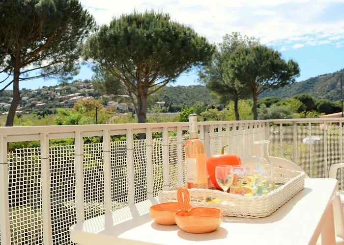 2 Pieces Avec Mezzanine Et Parking, Proche - - Fr-1-251-205 Le Lavandou