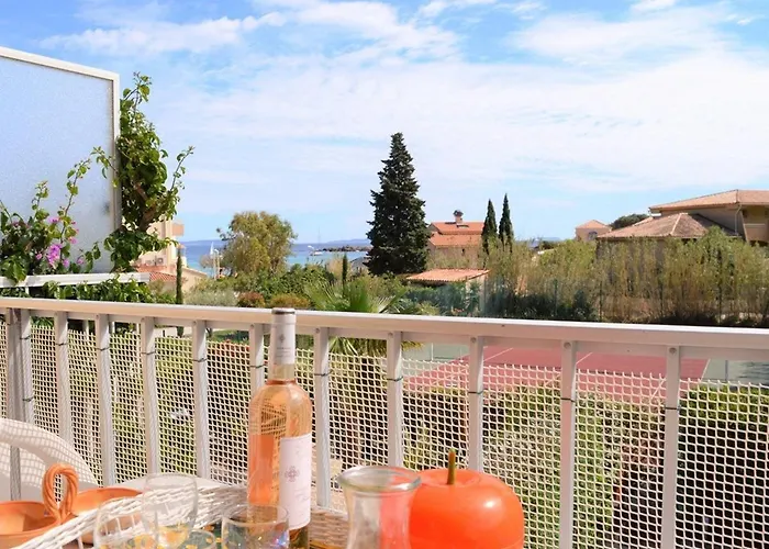 Appartement 2 Pieces Avec Mezzanine Et Parking, Proche - - Fr-1-251-205 *