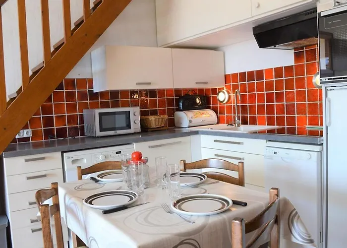 2 Pieces Avec Mezzanine Et Parking, Proche - - Fr-1-251-205 Appartement Le Lavandou